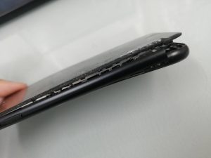 フレーム　歪み　変形　iPhone SE 第２世代　