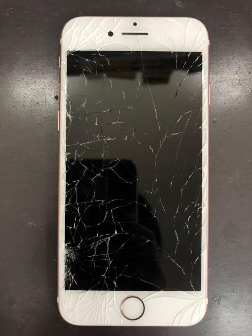 iPhone7 画面交換(重度) 修理前