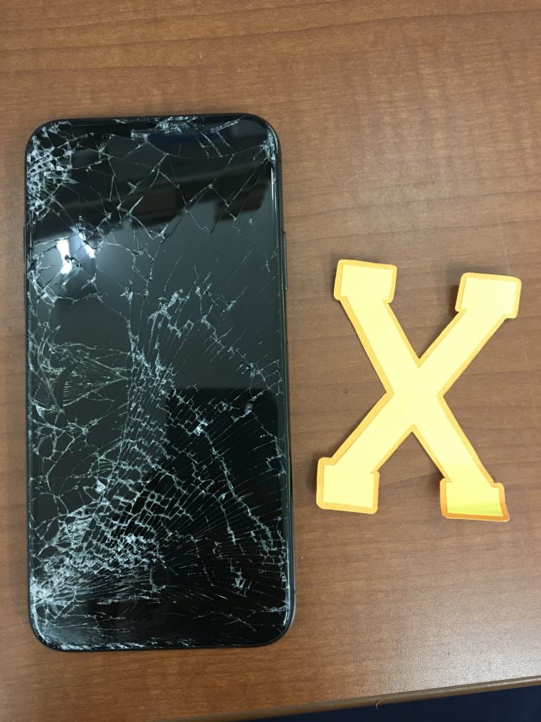 iPhone X　画面割れ　電源つかない　重度　画面交換修理　iPhone・スマホ修理のスマホスピタル熊本店