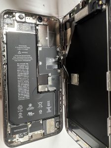 iPhone11Pro　分解の様子