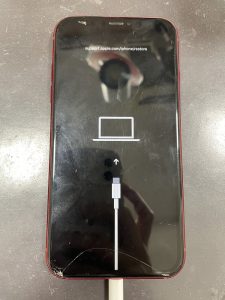 iPhoneXR 画面割れ リカバリーモード 陥没