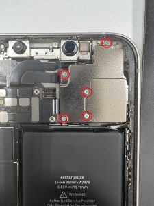 iPhone12　カメラカバーの取り外し