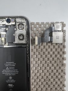 iPhone12　カメラの取り外し