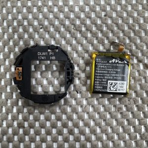 Louis Vuitton タンブールホライゾン  スマートウォッチ修理 バッテリー取り外し