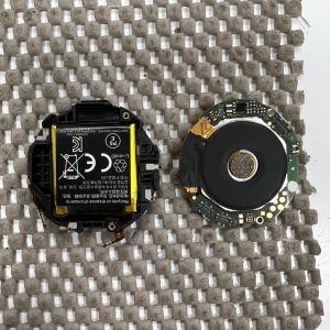 Louis Vuitton タンブールホライゾン  スマートウォッチ修理 メイン基板取り外し