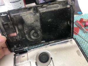 任天堂スイッチ 分解 内部クリーニング