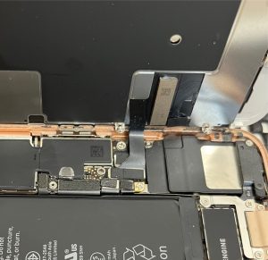 iPhone8 バッテリー交換展開時 スマホスピタル佐賀駅前店