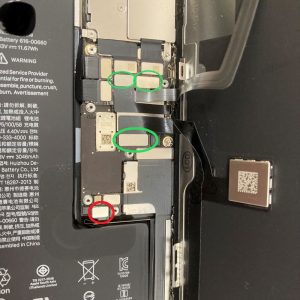 iPhone11Pro 画面交換修理 配線取り外し スマホスピタル佐賀駅前店