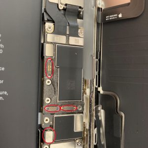 バッテリーが劣化した iPhone11 バッテリー交換修理 配線外し スマホスピタル佐賀駅前店