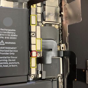 画面割れした iPhone X 画面交換修理 基板付近 スマホスピタル佐賀駅前店