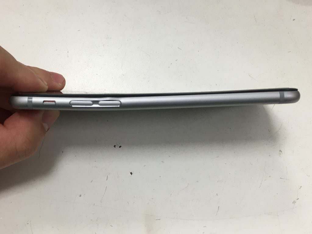 iPhone スマホ 本体 変形 曲がった つかない 使えない データ 取り出し 抽出 移行 移す 救出 高槻 北摂 大阪 京都