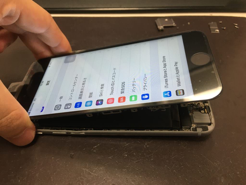 iPhone スマホ 画面 液晶 ガラス 割れ つかない つぶれた 映らない 使えない 操作できない データ 救出 移す 取り出す 抽出 高槻 北摂 大阪 京都