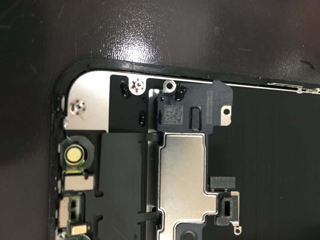 iPhone 11 耐水 防水 水没 水 濡れた かかった 故障 画面 つかない 見れない 表示されない 操作できない 修理 データ そのまま 高槻 北摂 大阪