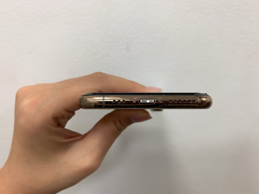 iPhoneXs 充電器 端子 充電口 破損 故障 スマホ修理 携帯 スマホスピタル高槻