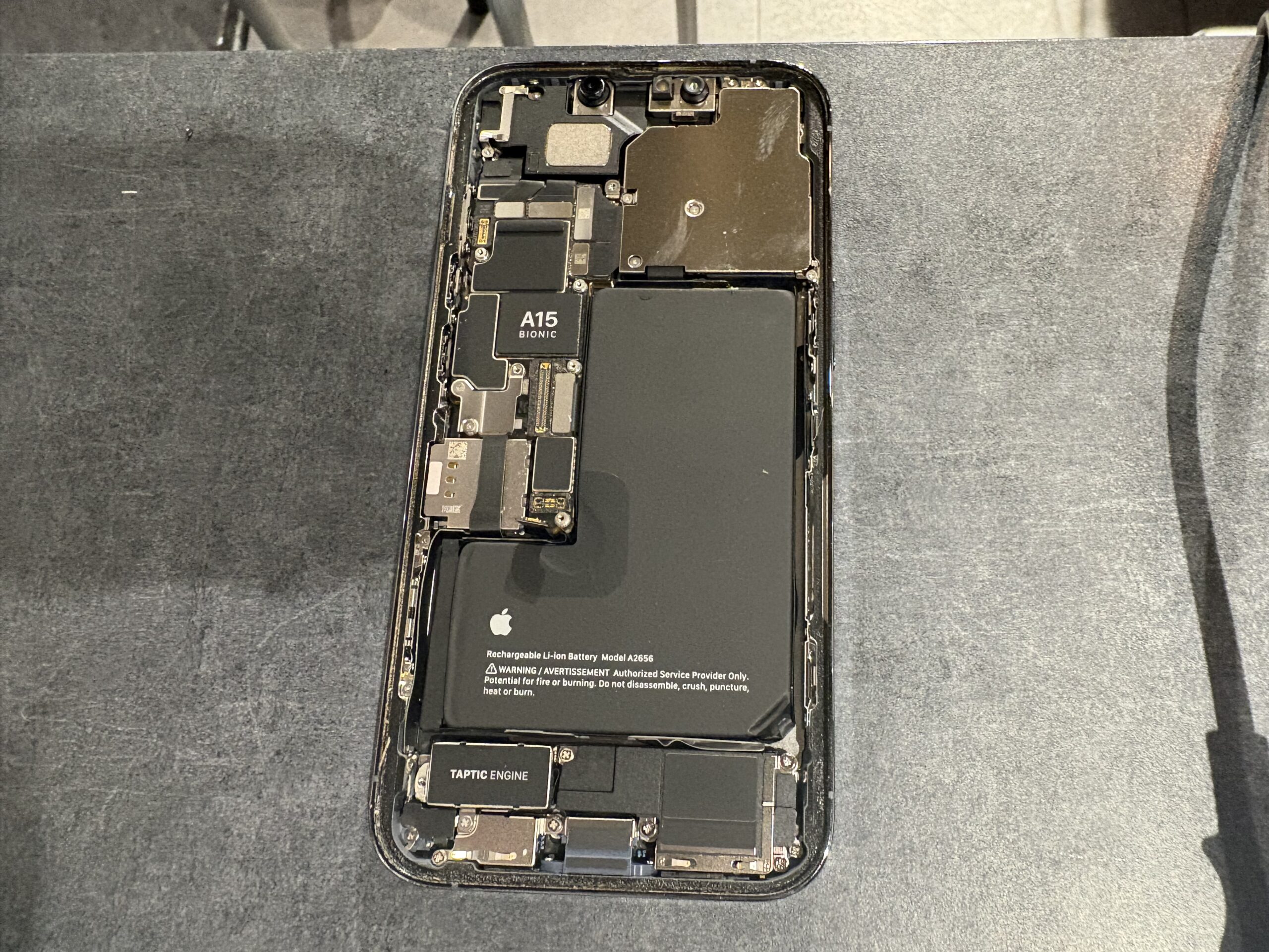 修理前のiPhone13Proでバッテリー持ちが悪い状態