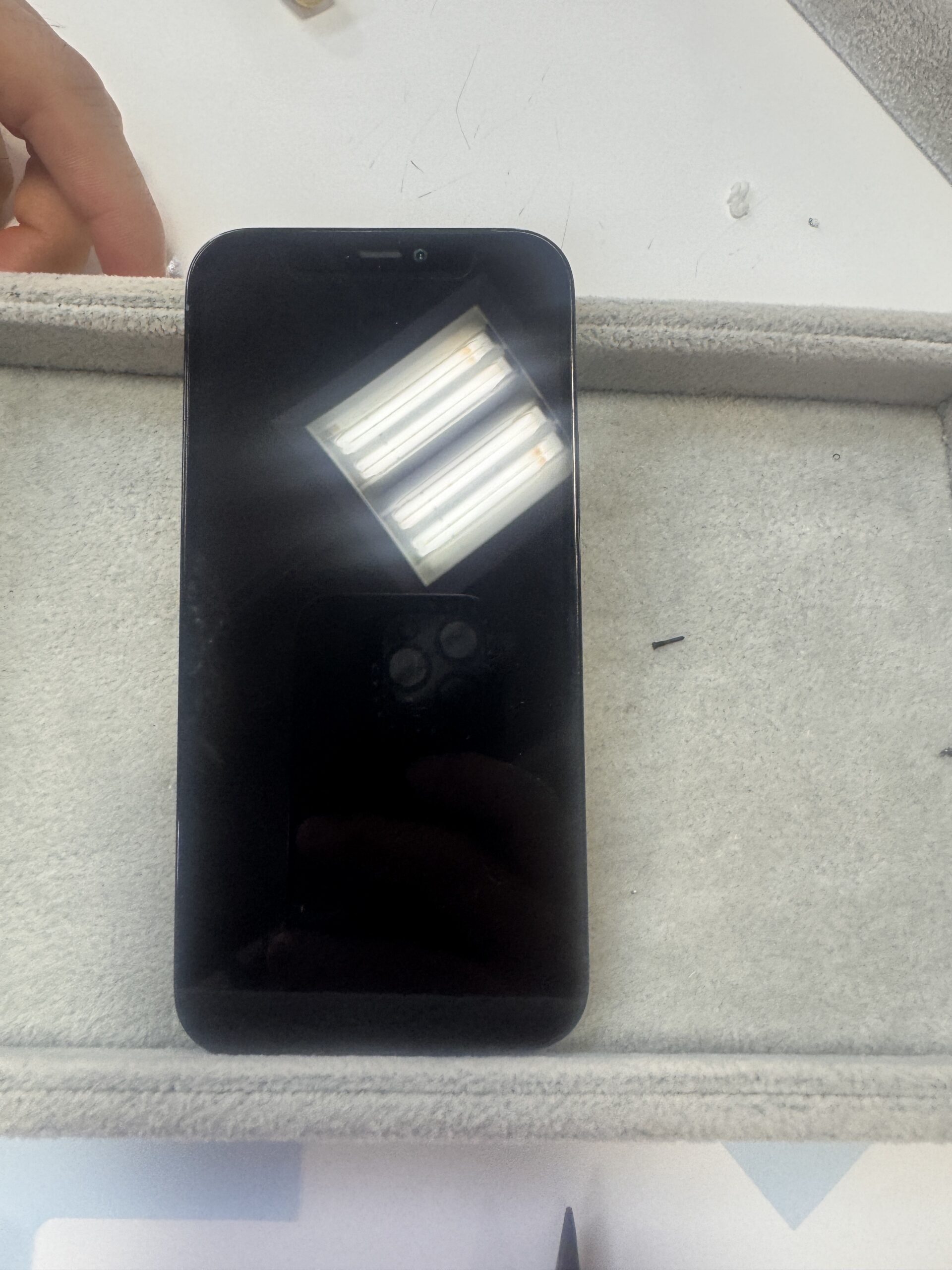 修理前(iPhone12のバッテリー)