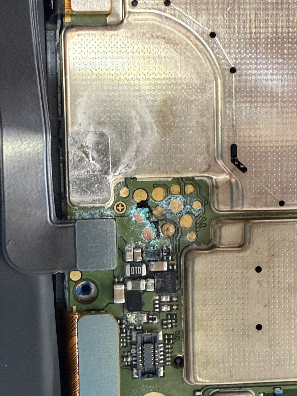 修理前(P30liteが電源つかない)