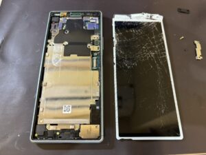 Xperia8画面割れ修理