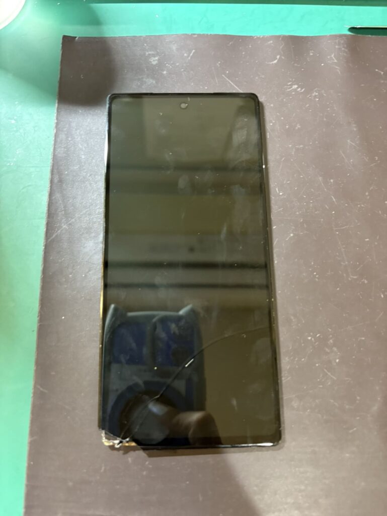 画面が割れたPixel6a
