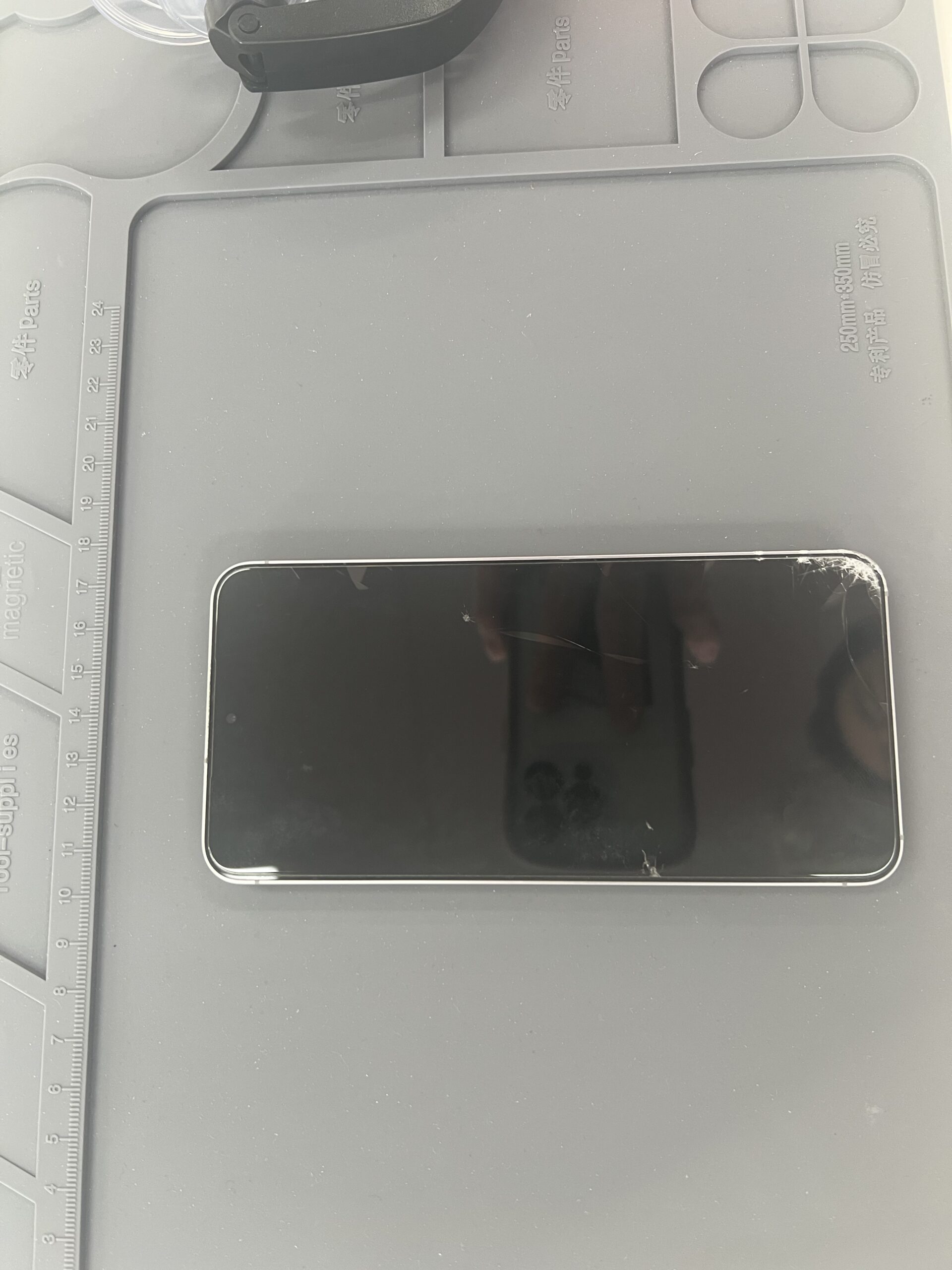 修理前(原因不明で電源が入らない状態)