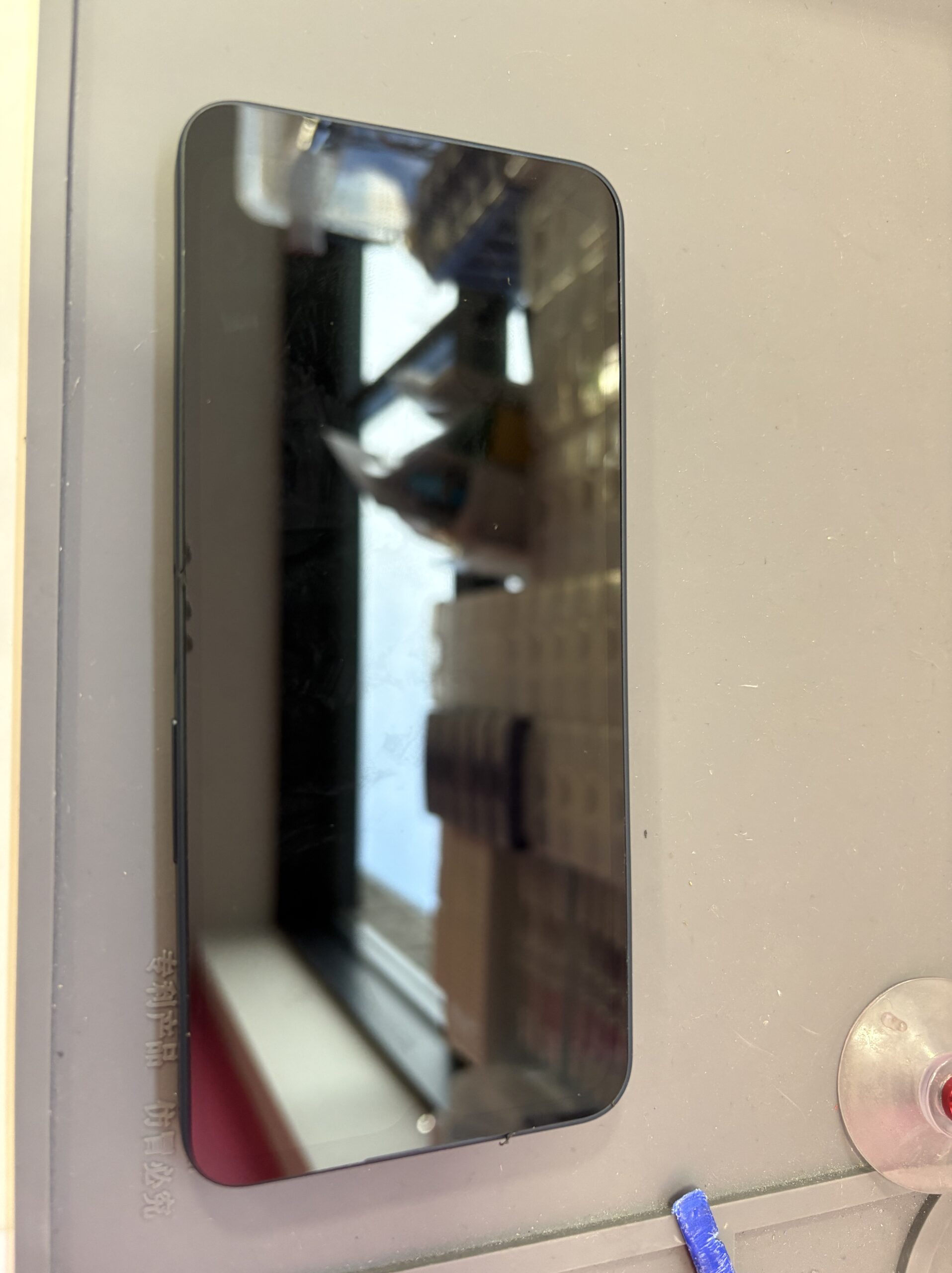 修理前(カメラが着いた状態のスマホ)