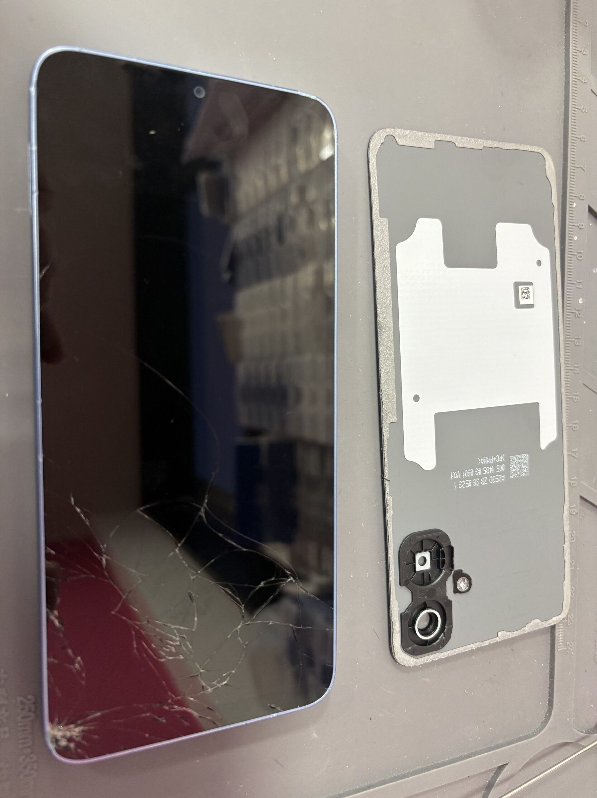 画面割れの状態のgalaxya25